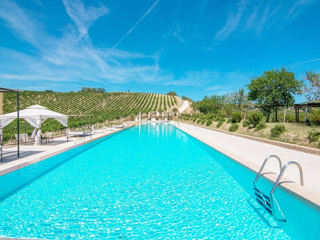 Entire apartment, Apartment in Marche near Sibillini Mountains in Acquaviva Picena, Ascoli Piceno Province