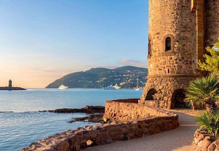 Location de vacances pour 6 personnes, avec Terrasse dans Château de la Napoule