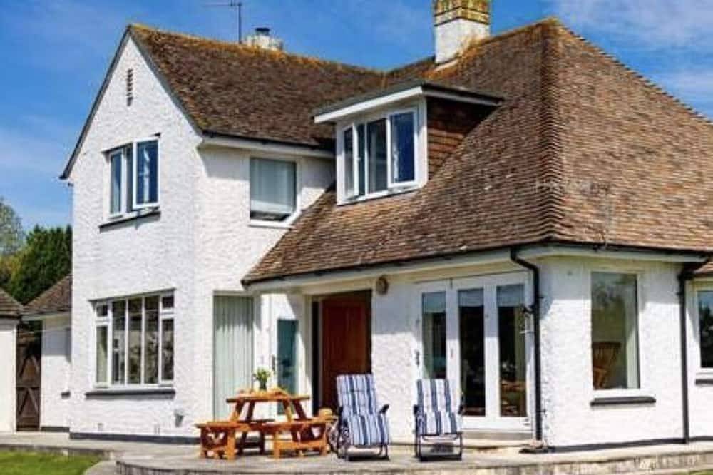 Spacious Family Home With Amazing View in Newton and Noss, South Devon