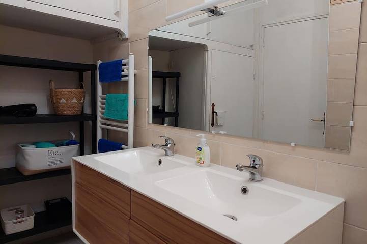 Entire apartment, Appartement à Annecy 83m2, Lumineux Pratique Pour une Famille ou 3 Couples in Seynod, Annecy (commune)