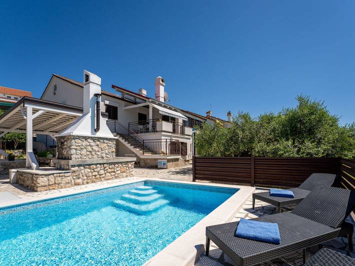 Ferienwohnung für 4 Personen, mit Terrasse und Garten in Njivice