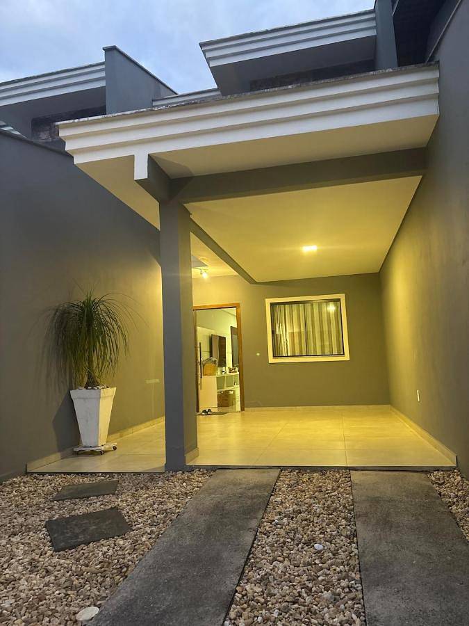 Casas e apartamentos de temporada para 5 pessoas, com balcão e piscina e ainda piscina infantil em Joinville 