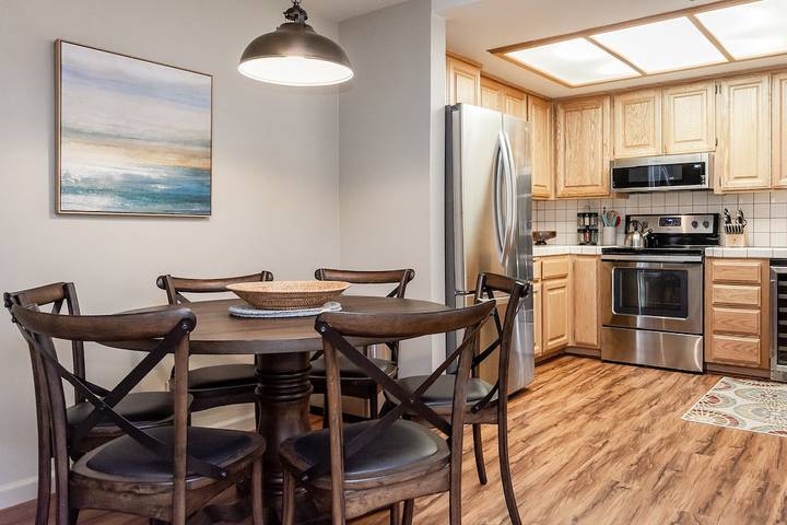 Vacation apartment for 6 people, with pool and balcony as well as hot tub and sauna, with pets in Mammoth Mountain