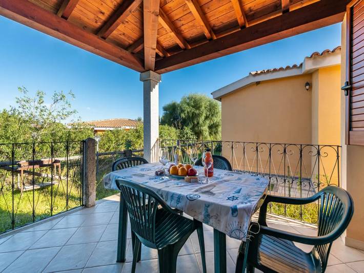 Ferienhaus für 4 Personen, mit Balkon/Terrasse und Garten sowie Ausblick in Siniscola - 2