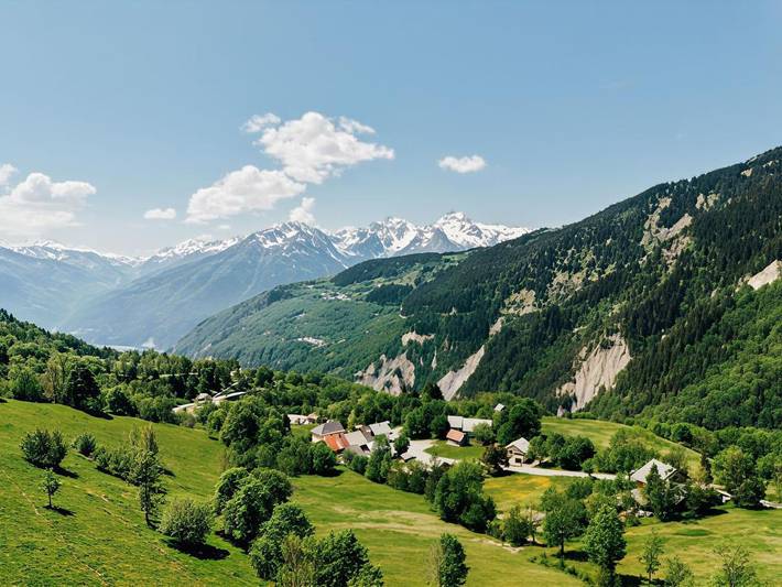 Chalet pour 14 personnes, avec Balcon et Terrasse ainsi que Jacuzzi et Jardin à Saint-François-Longchamp - 2