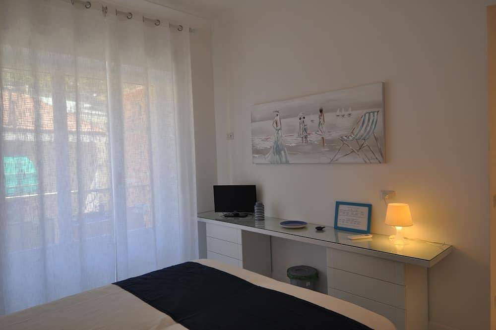 Entire apartment, La Ginestra - Independent Room in Minori, Amalfi Coast