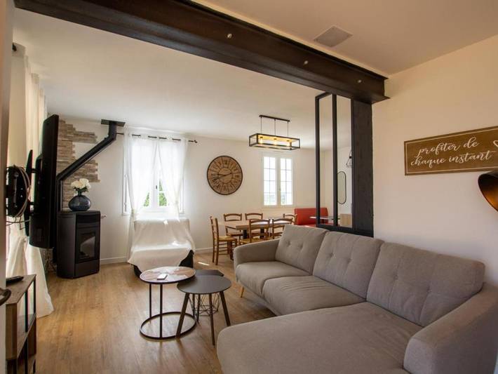 Location de vacances pour 6 personnes, avec jardin ainsi que piscine et terrasse, animaux acceptés à Rampieux - 4