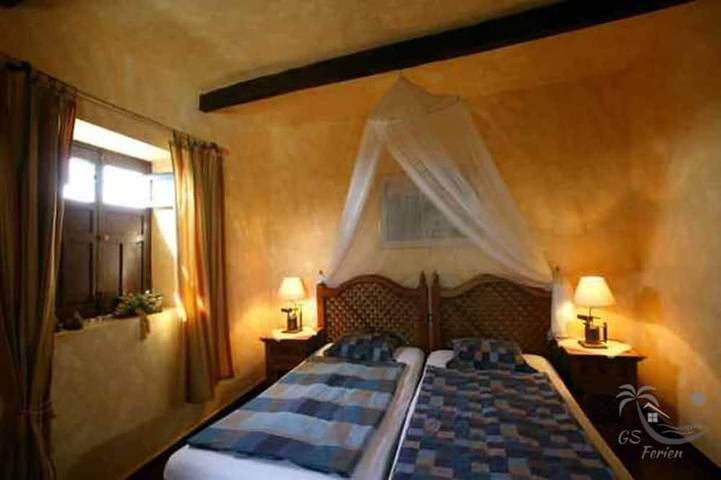 Casa rural para 6 personas, con jardín además de piscina y jacuzzi en El Jaral