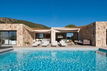 Cottage pour 6 personnes, avec jacuzzi ainsi que terrasse et jardin dans Plage de la Palombaggia