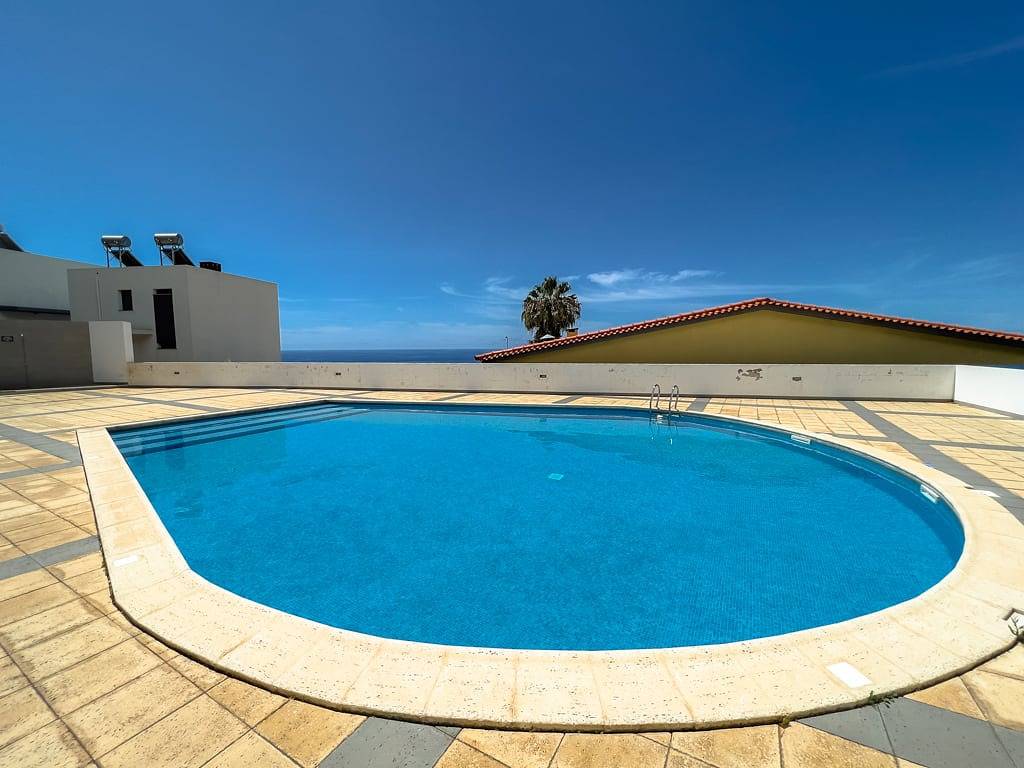 Ganze Wohnung, Ferienwohnung für 4 Personen mit Pool in Caniço de Baixo, Caniço