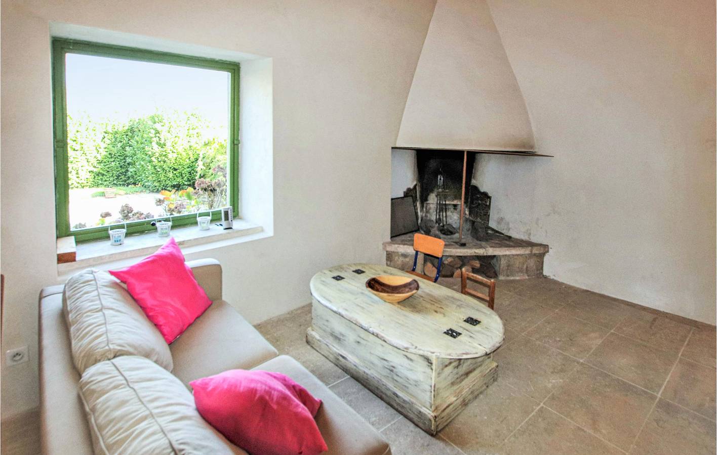 Mirmande Pool Apartment : Congélateur, Jardin & Internet in Cliousclat, Région de Valence