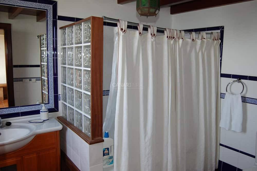 Apartamento entero, Casa Rural Lina Medina: Tradición y Confort con Piscina y Barbacoa en in La Polvacera, Breña Baja