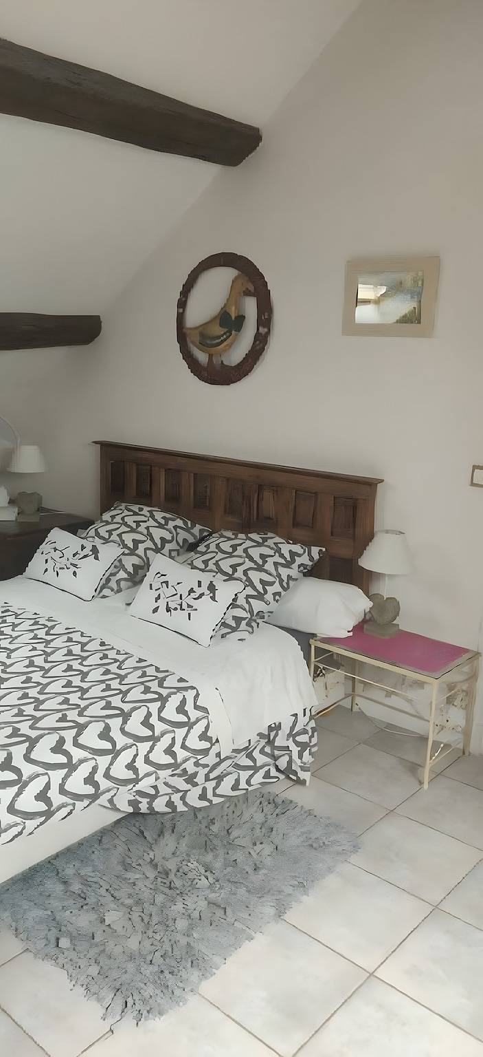 Chambre d’hôtes « Chambre Rose » avec terrasse partagée, jardin commun et Wi-Fi in Sermaise (Île de France), Essonne