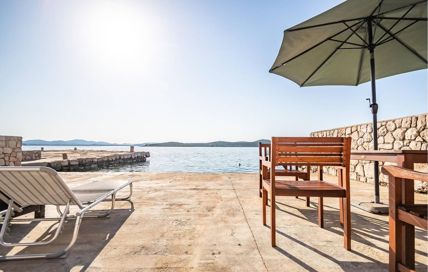 Charmante 2-Zimmer-Wohnung mit Terrasse in Strandnähe – WLAN & Parkplatz! in Betina, Tisno