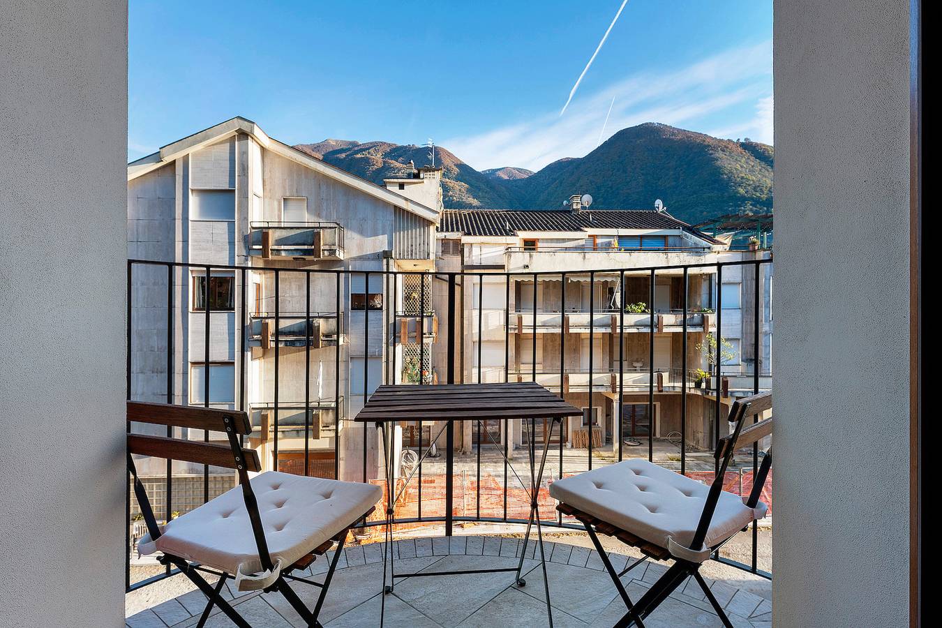 Camera '5' con Vista Lago, Wi-Fi e Aria Condizionata in Porlezza, Comune di Porlezza