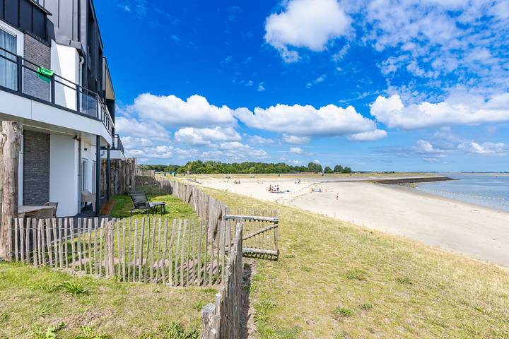 Vakantiehuis voor 4 personen, with Balkon/Terras and Balkon as well as Terras and Tuin in Sint-Annaland