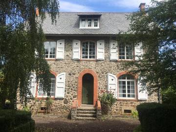 Location de vacances pour 6 personnes, avec terrasse à Saint-Martin-Valmeroux