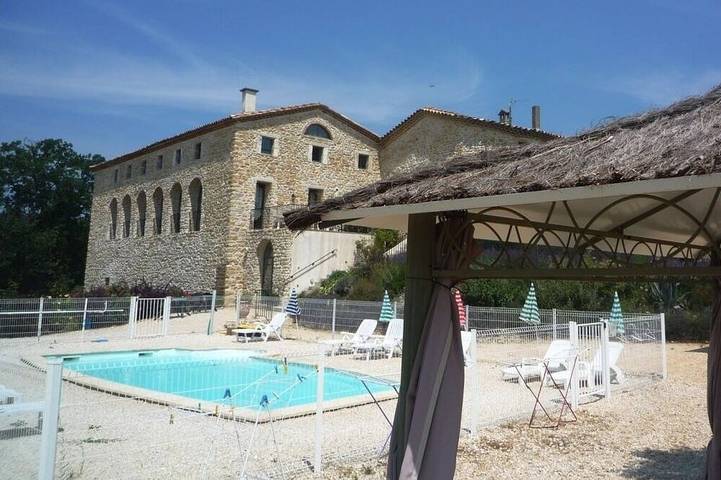 Gîte pour 12 personnes, avec piscine
