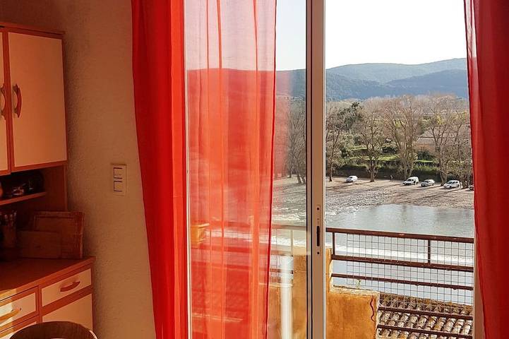 Ganze Wohnung, Lovely apartment, superb view, south-facing terrace in Roquebrun, Béziers und Umgebung