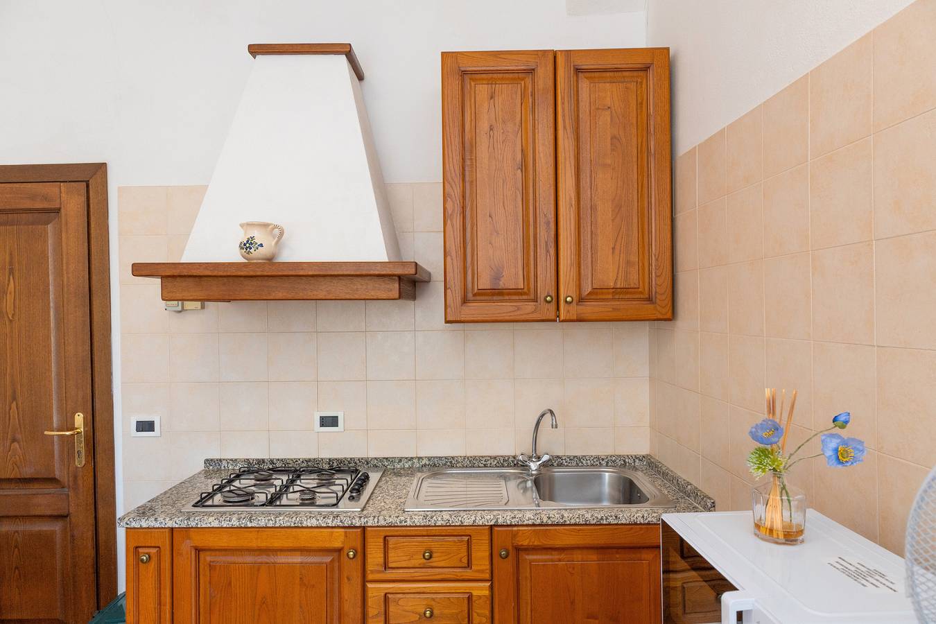 Entire apartment, Apartment 'Ginepro' with Shared Pool and Garden in Etruscan Coast