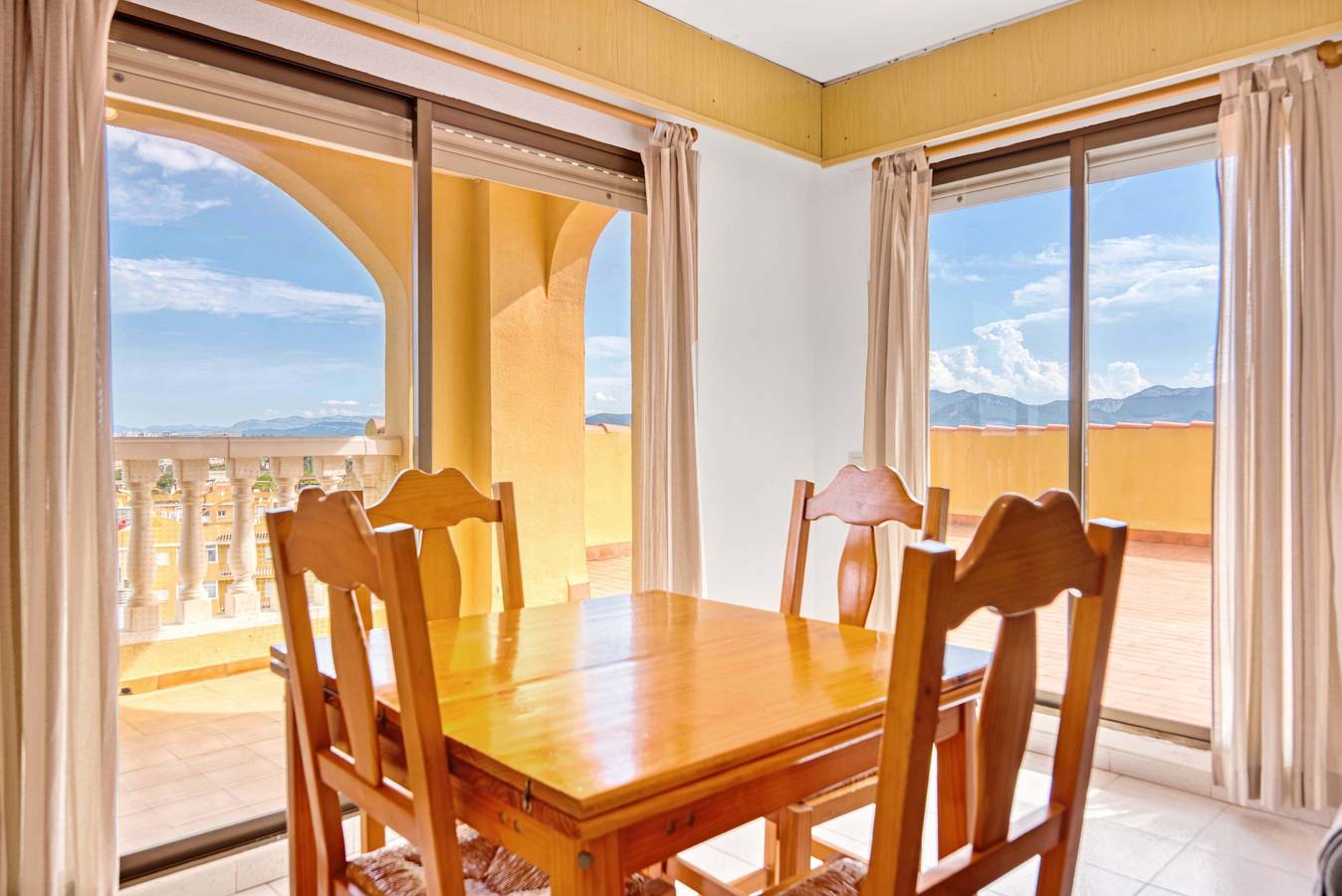 Apartamento entero, Apartamento vacacional 'Barlovento I' con vistas al mar, terraza, piscina compartida y Wi-Fi in Playa Xeraco, Jaraco