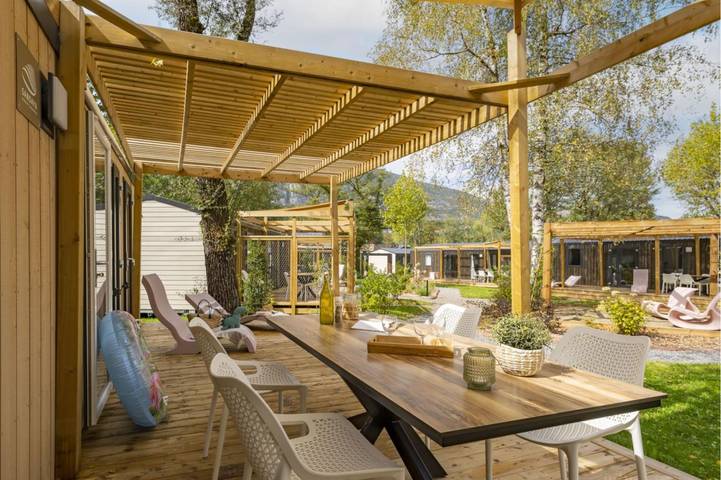 Camping pour 4 personnes, avec piscine ainsi que jardin et terrasse, animaux acceptés dans Bauges - 2