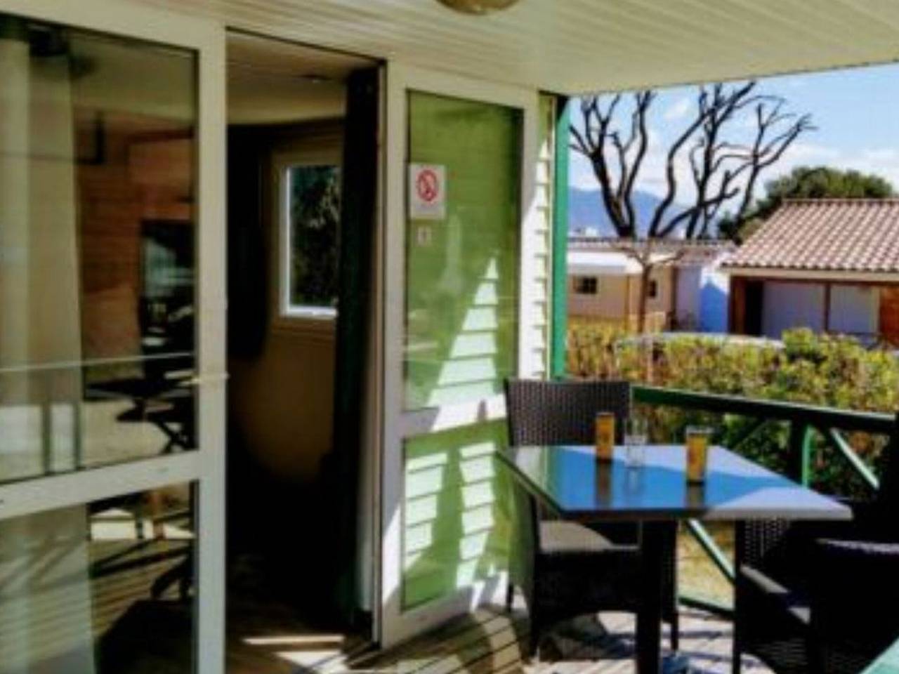 Cozy Mobil Home avec Terrasse pour 2 à La Seyne-sur-Mer in La Seyne-sur-Mer, Côte méditerranéenne (France)