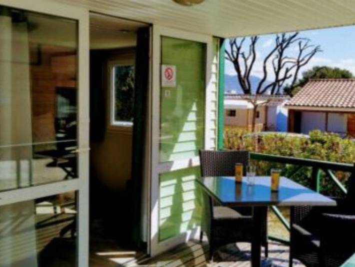 Camping pour 2 personnes, avec piscine et terrasse, animaux acceptés