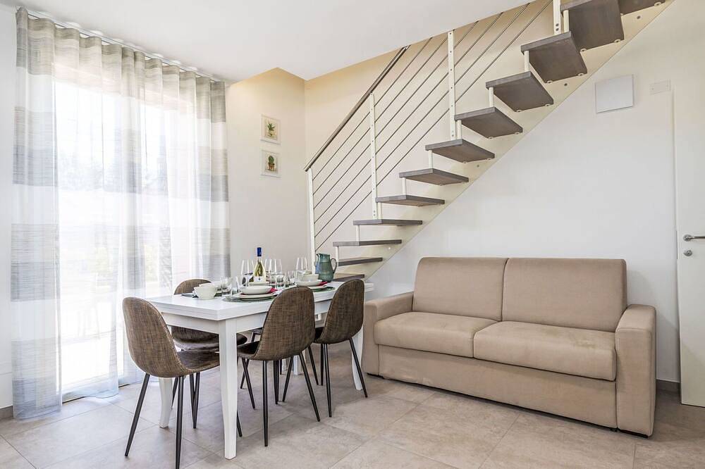 Entire apartment, Nice apartment for 6 people with private pool, Wifi, A/C, Tv, terrace and pets allowed in Cecina, Etruscan Coast