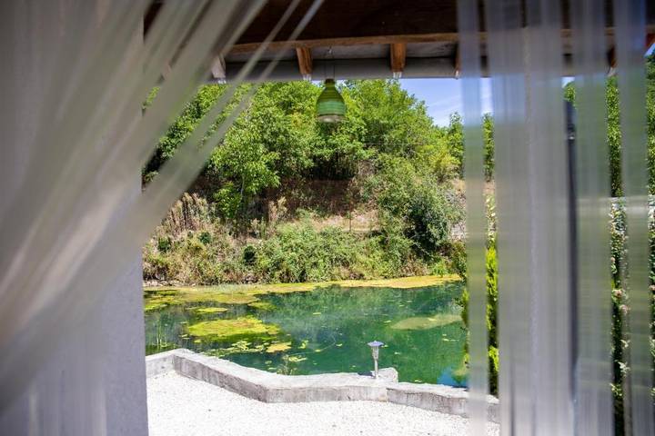 Location de vacances pour 3 personnes, avec vue ainsi que jardin et vue sur le lac, animaux acceptés à Lachapelle-Auzac - 2