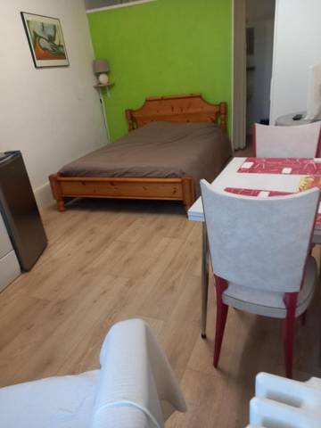 Gîte pour 2 personnes, avec vue à Néris-les-Bains
