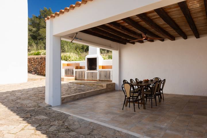 Villa pour 6 personnes avec terrasse in Sant Carles de Peralta, Santa Eulària des Riu