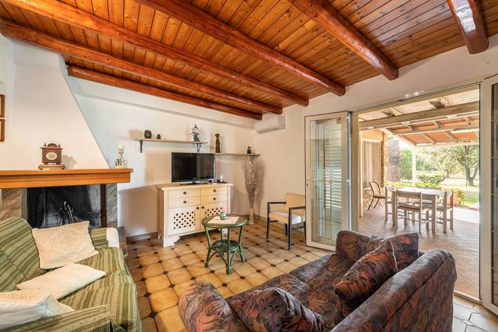 Petite maison près de la plage avec climatisation, jardin et terrasse in Chia, Domus De Maria