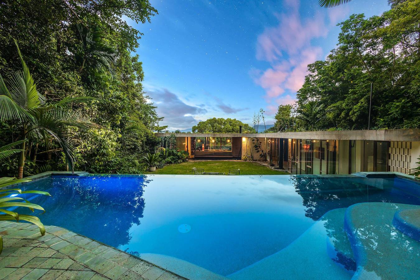The Planchonella House - Eco Stay de Luxe in Cairns, Far North Queensland