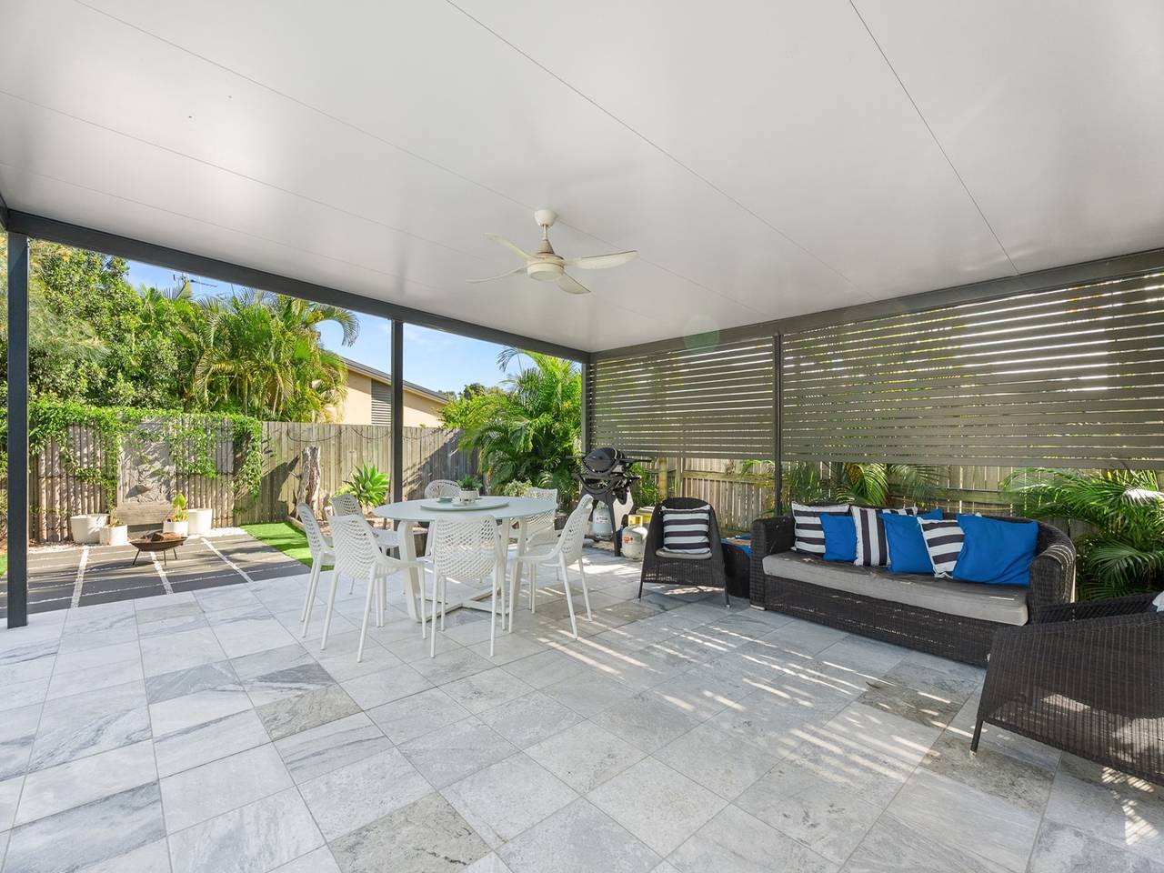 Apartamento entero, Retiro costero de 4 habitaciones con piscina en Toogoom. in Fraser Coast