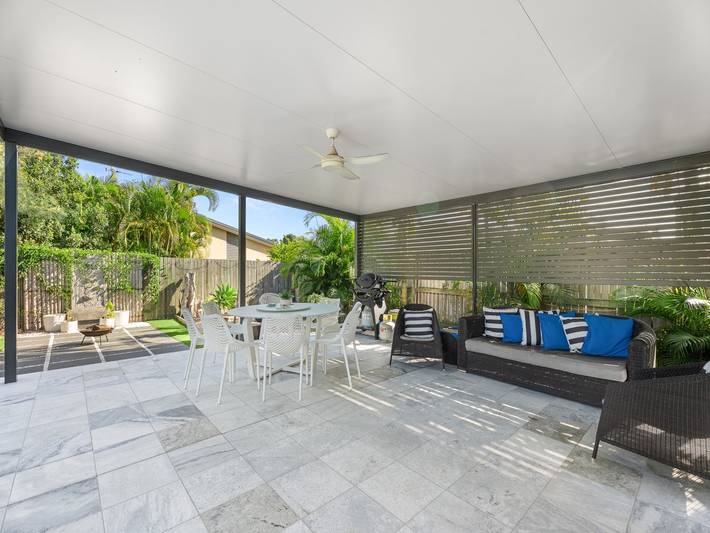 Appartement entier, Maison de vacances côtière de 4 chambres avec piscine à Toogoom in Fraser Coast