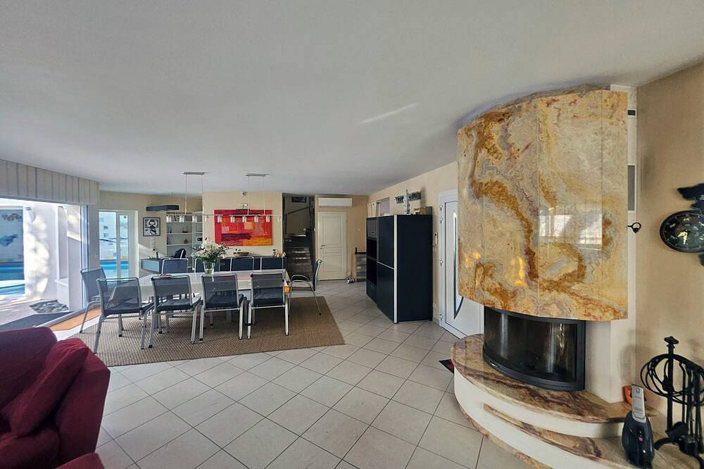 Villa 250m² avec piscine intérieure - 12 couchages in Breuillet, Côte de Beauté