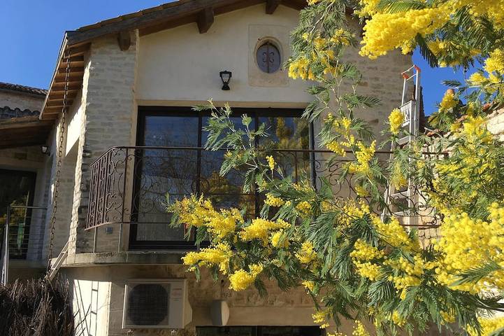 Gîte pour 4 personnes, avec Balcon ainsi que Jardin et Piscine