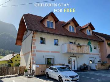 Location de vacances pour 2 personnes, avec jardin et vue dans Mojstrana