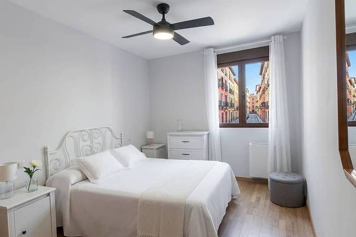Ganze Wohnung, La Casa de Cloe | Terrasse, Büro, Gratisparkplatz, Haustiere erlaubt in Alcalá de Henares, Área Metropolitana de Madrid