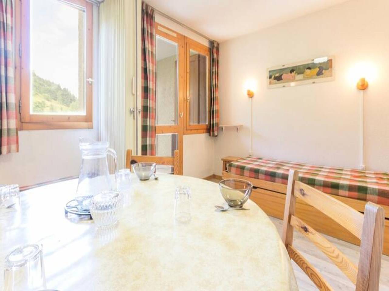 Entire apartment, Apartment in Montchavin by Ski Slopes in La Plagne, Bellentre