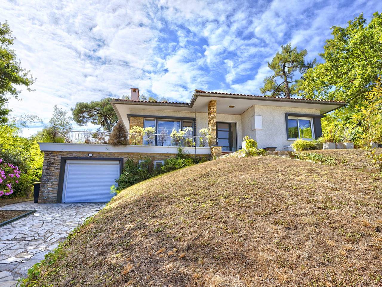 Maison avec Jardin et Terrasses, à 10 Min de la Plage, 6 Ch, 12 Pers, Wifi, Proche Commerces in Le Moulleau, Arcachon