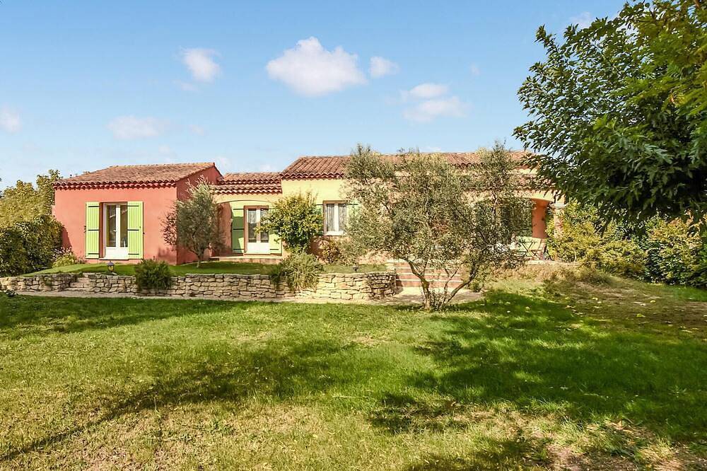 Amazing home in Mazan with kitchen in Mazan, Parc naturel régional du Mont-Ventoux