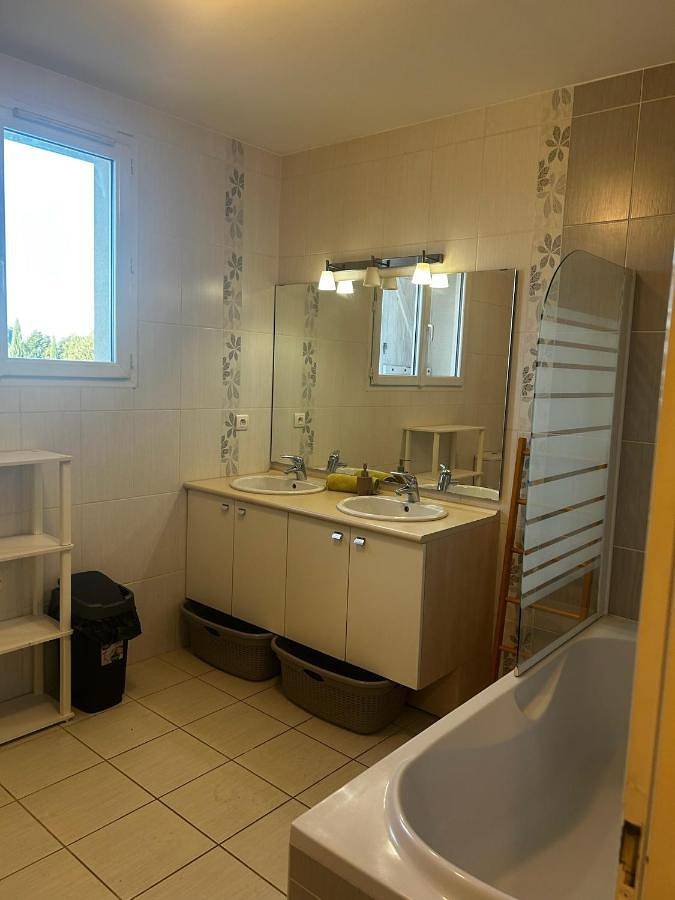 Location de vacances pour 2 personnes, avec Terrasse dans Janneyrias - 2