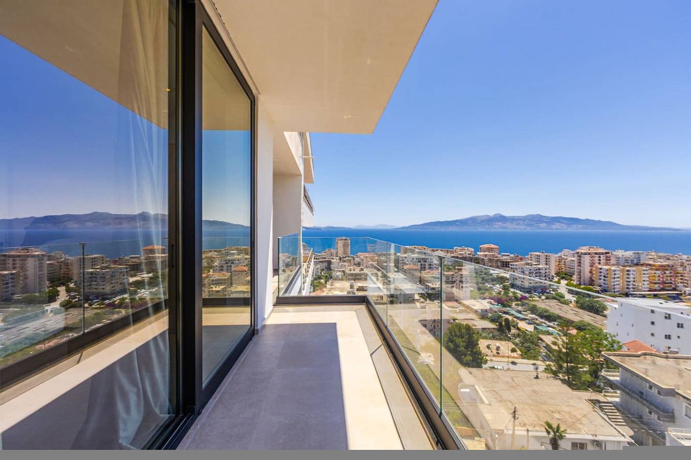 Ganze Wohnung, Blue Horizon Apartment - Balcony & Seaview in Sarandë, Vlorë