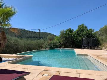 Cottage pour 10 personnes, avec vue ainsi que piscine et jardin, animaux acceptés à Le Tignet
