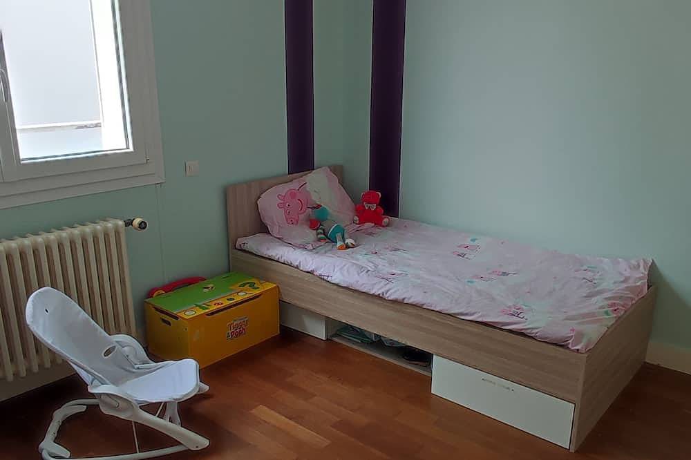 Entire apartment, Charming apartment with garden and balcony in Blois, Blois region