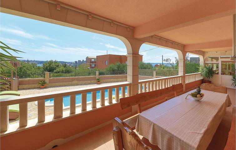 Ferienhaus für 15 Personen, mit Pool und Terrasse in Kaštela - 4