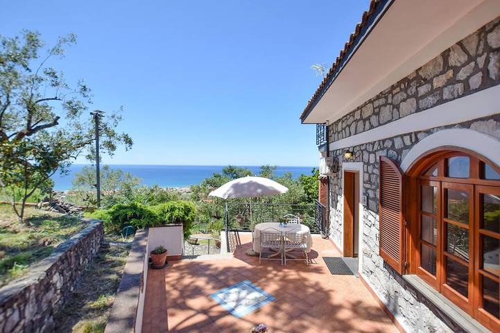 Agriturismo per 6 persone, con terrazza in Ascea