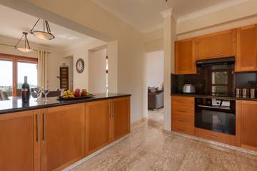 Villa for 6 People in Aphrodite Hills, South Cyprus, Photo 4